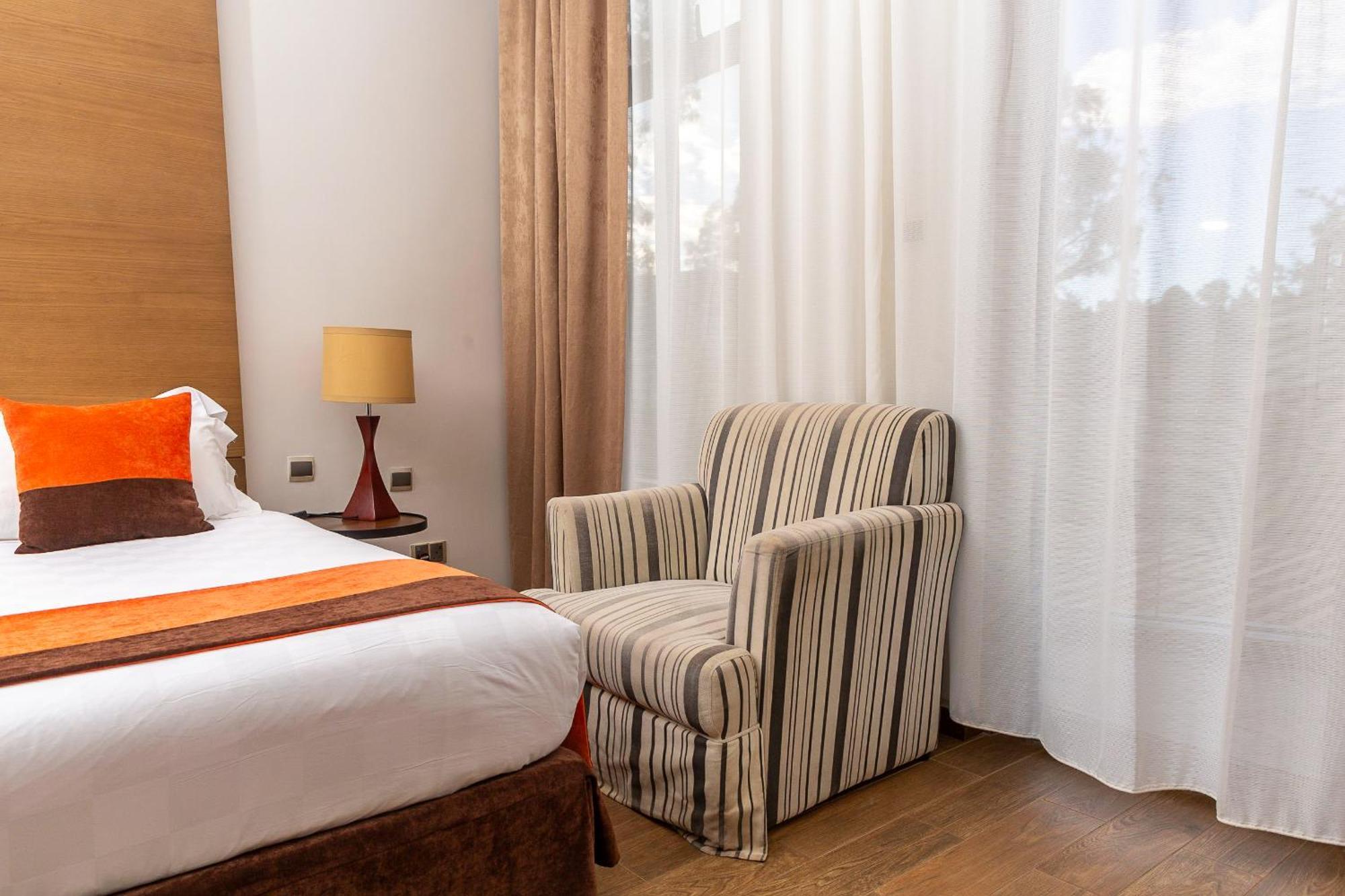 Alba Hotel Meru Extérieur photo